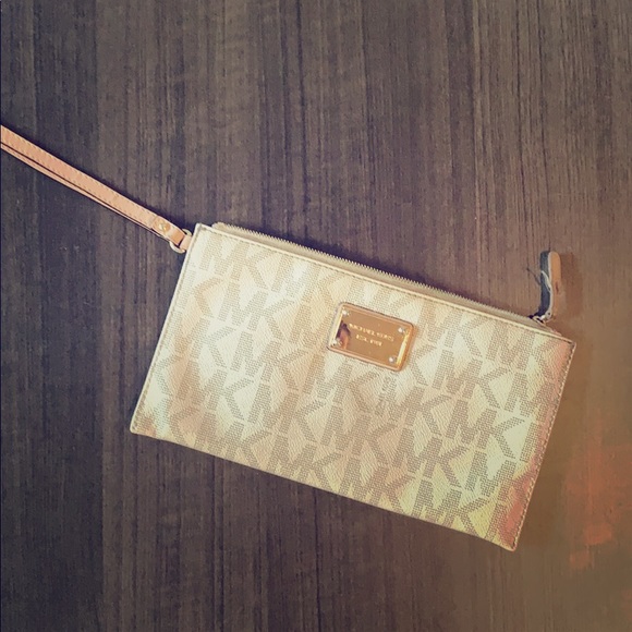 Michael Kors Handbags - MK Clutch